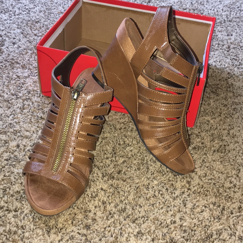Brand new Aerosole wedges